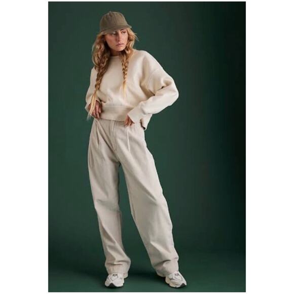 AE77 American Eagle Women’s Sz 2 Cream Premium Pleated High Rise Pants Corduroy - Picture 1 of 14